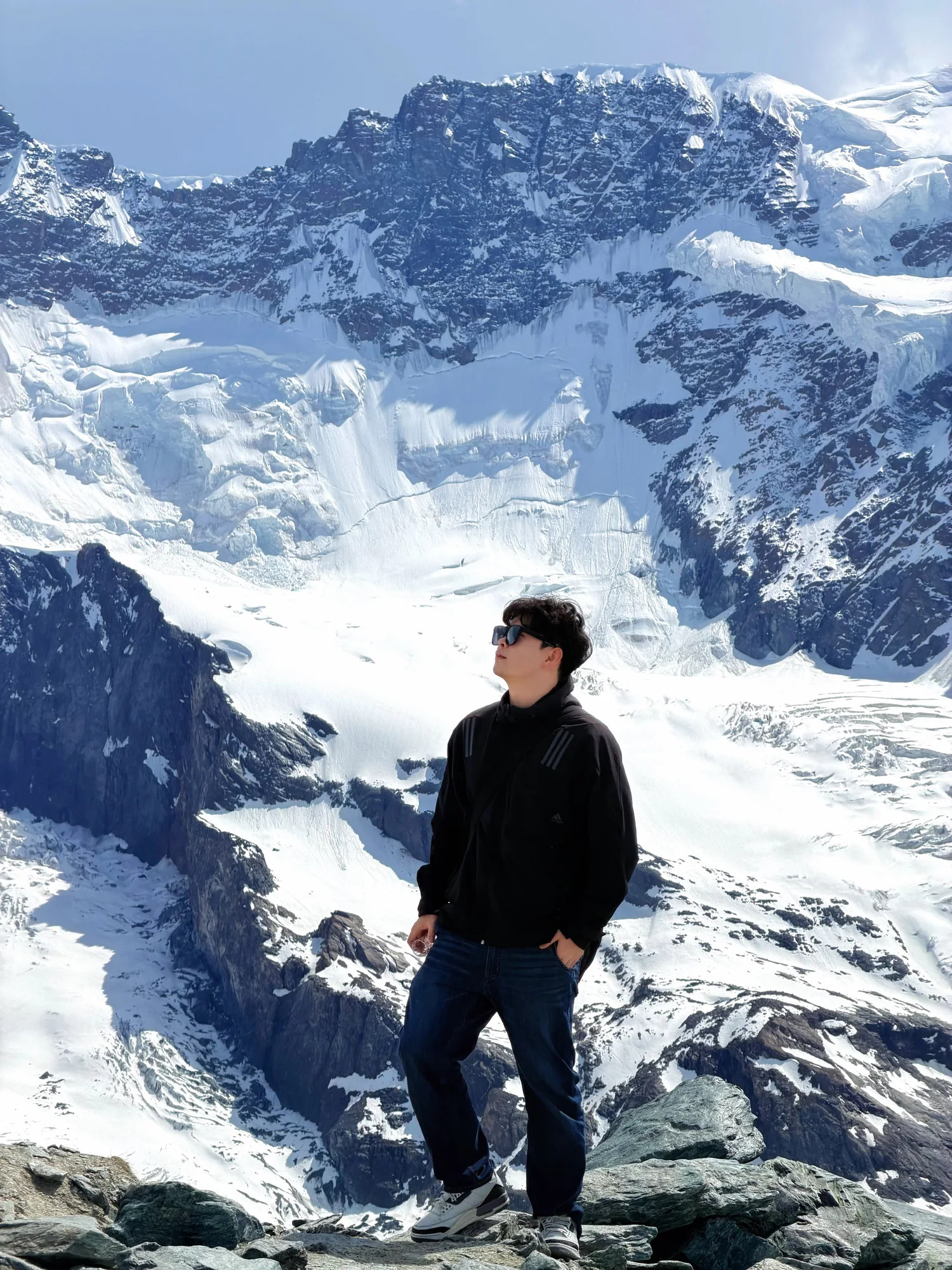 LI Yinlong standing in front of a snow mountain
